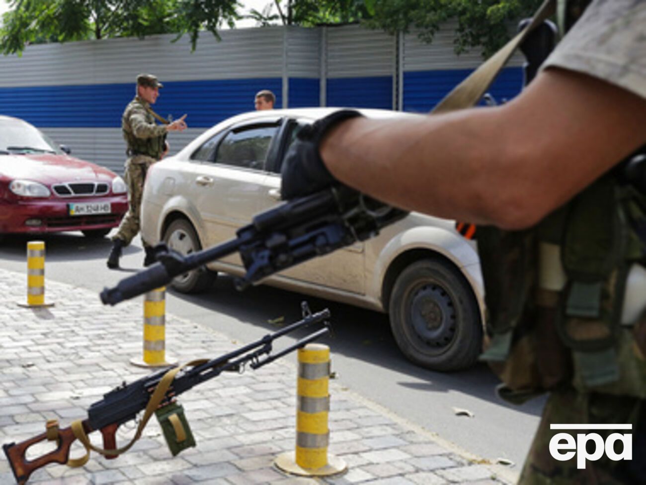 Заложников пытаются освободить