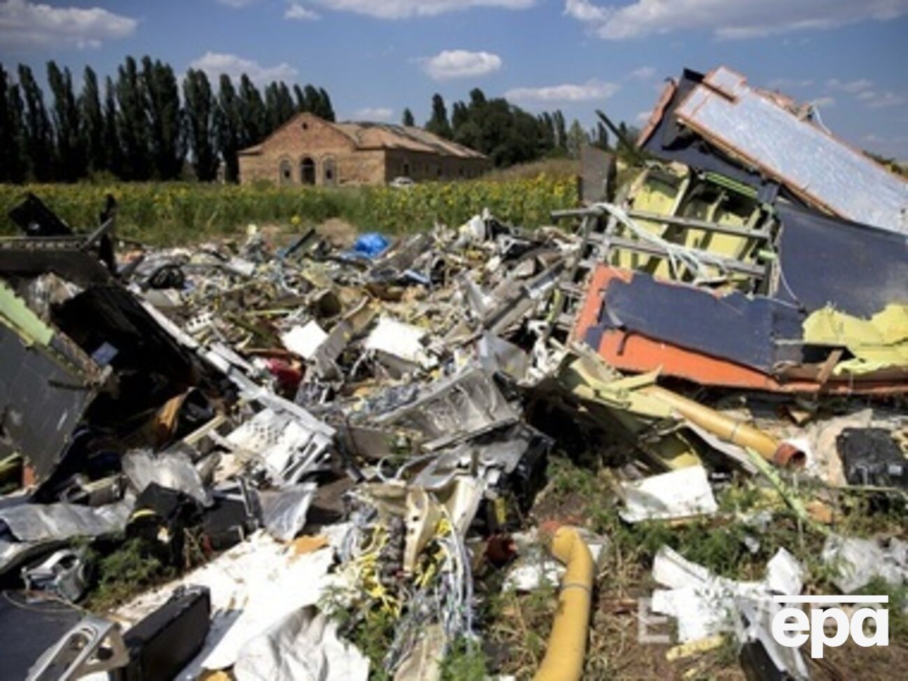 Террористы продолжают стрельбу в зоне крушения малайзийского самолета на Донбассе