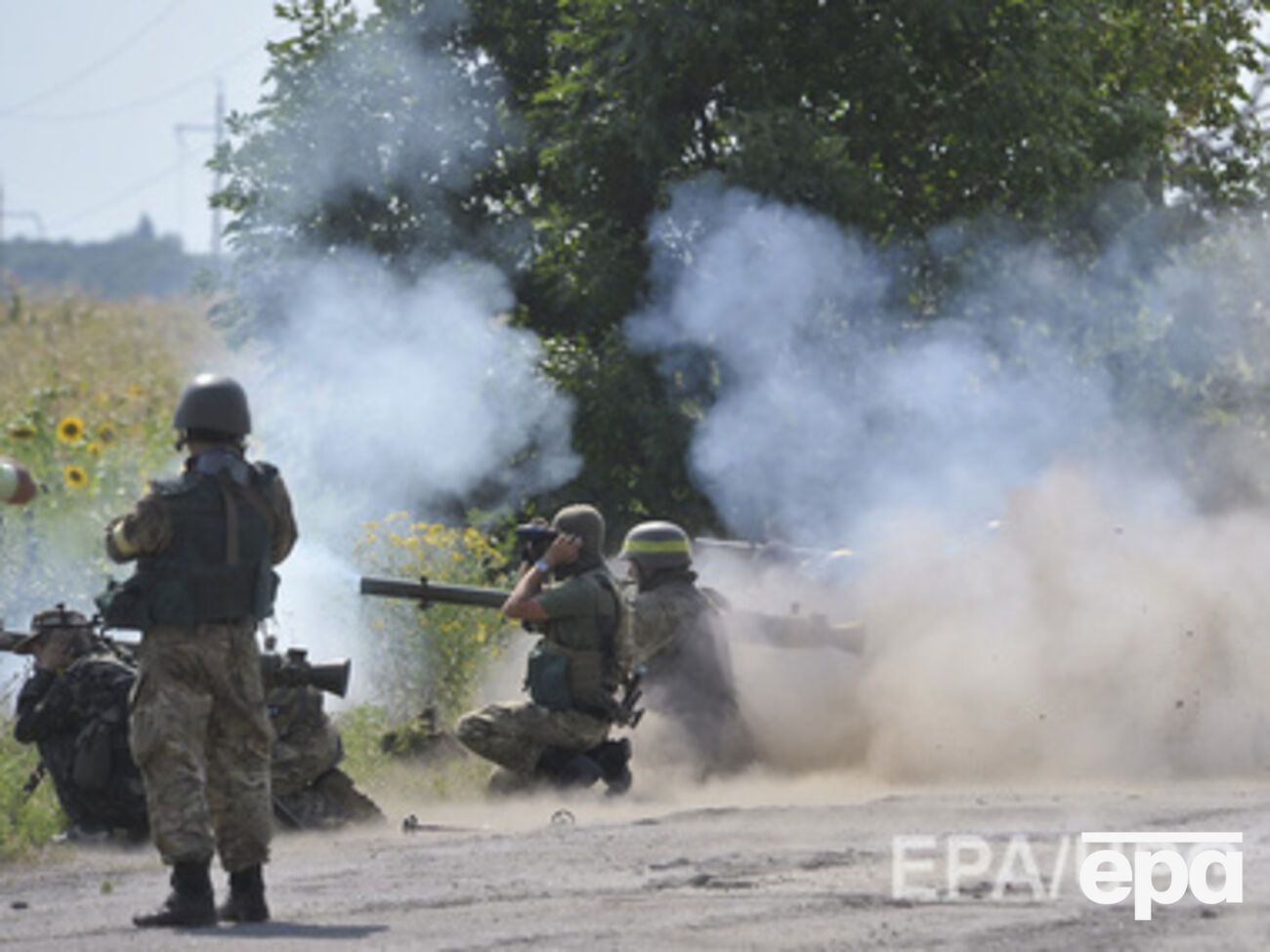 В пригороде Донецка продолжаются бои