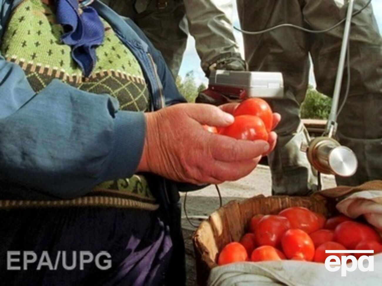 Россельхознадзор изъял и уничтожил украинские персики и помидоры