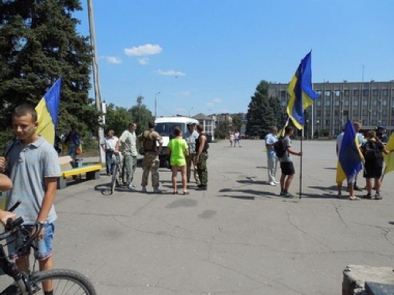 Славянск возвращается к мирной жизни