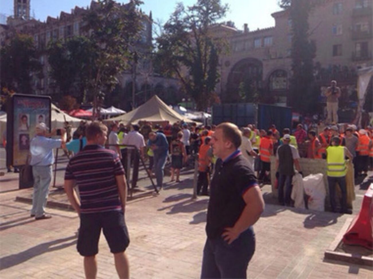 Коммунальщиков оттеснили из палаточного городка