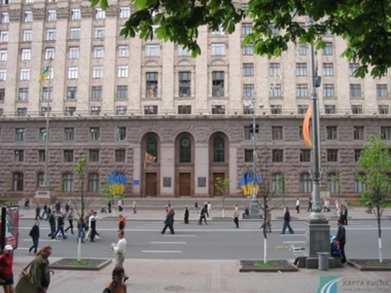 Неизвестные заняли здание мэрии