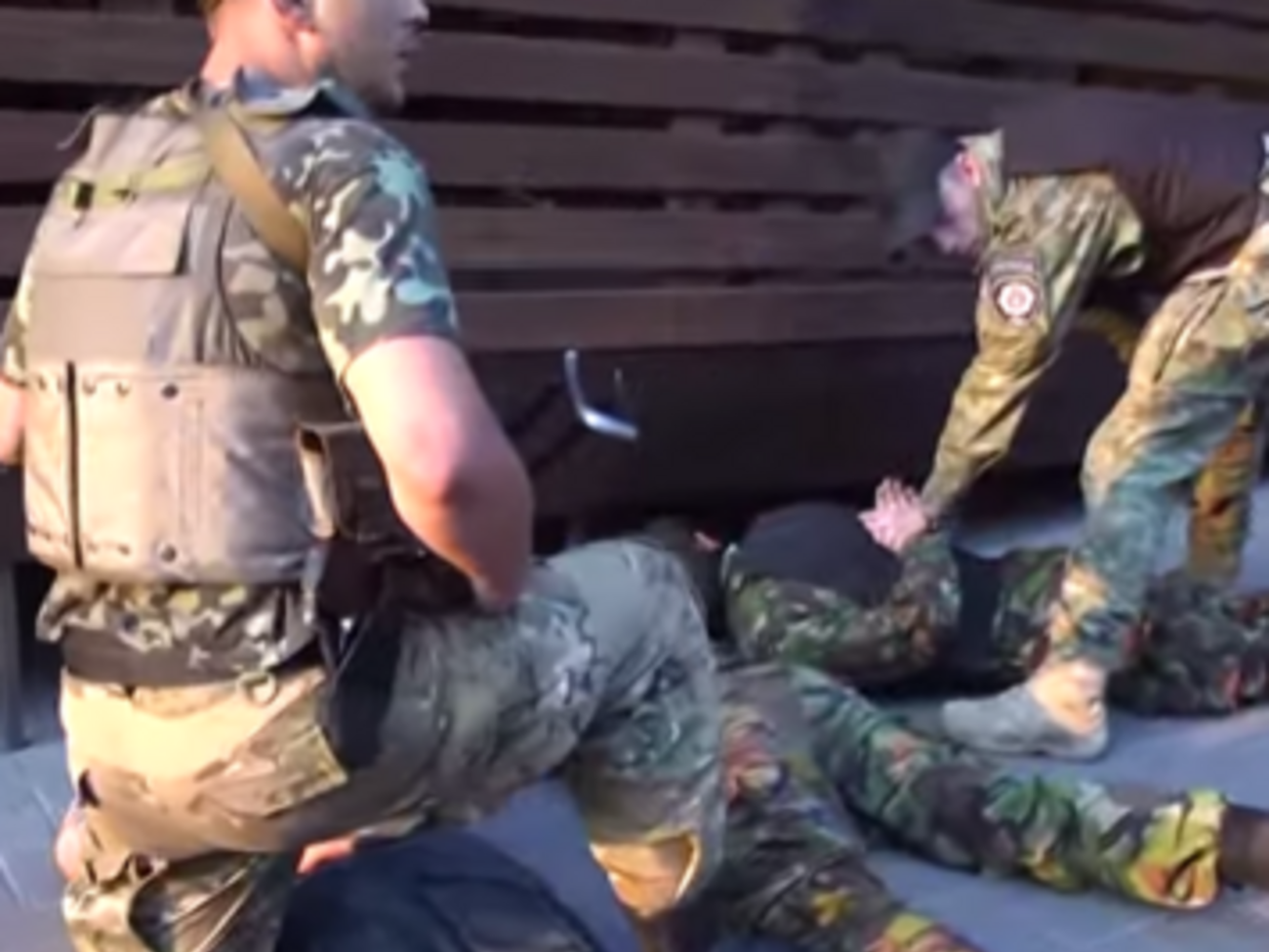 Майдановцы вымогали деньги у владельцев ресторана