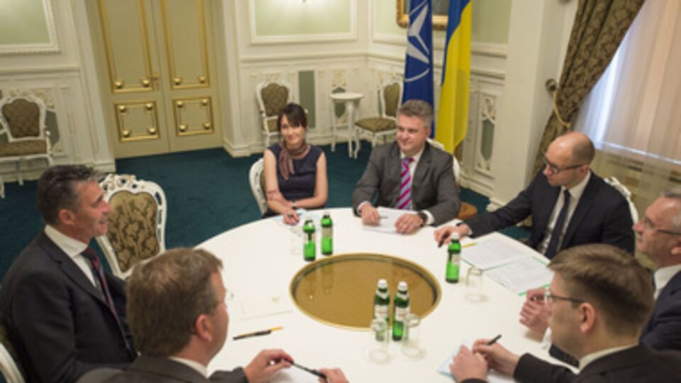 Расмуссен встретился с Яценюком