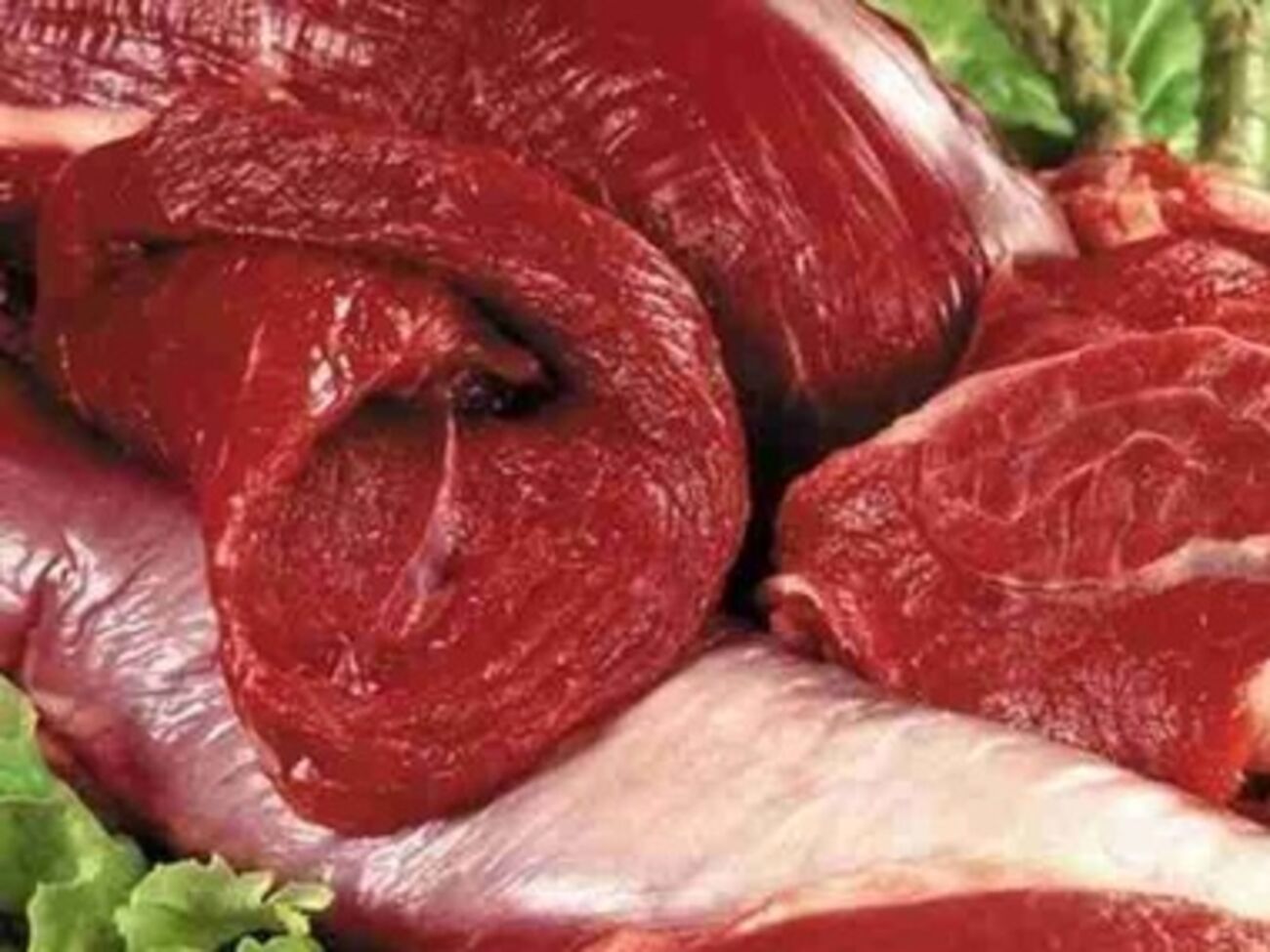 В ЕС расстроены из-за того, что Россия не будет импортировать мясо, молочную продукцию и овощи из западных стран