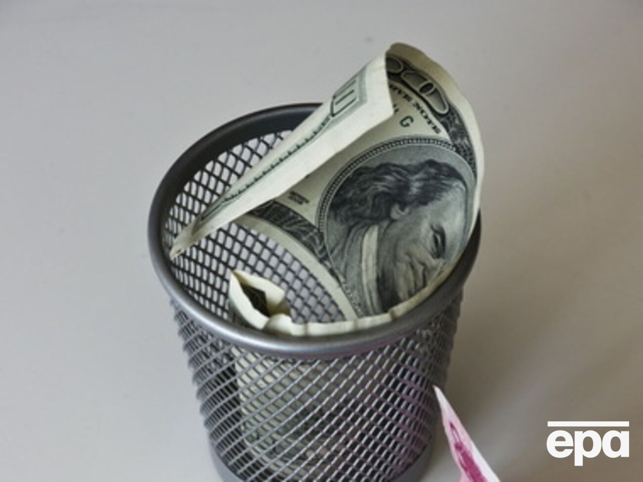 Доллар набирает позиции