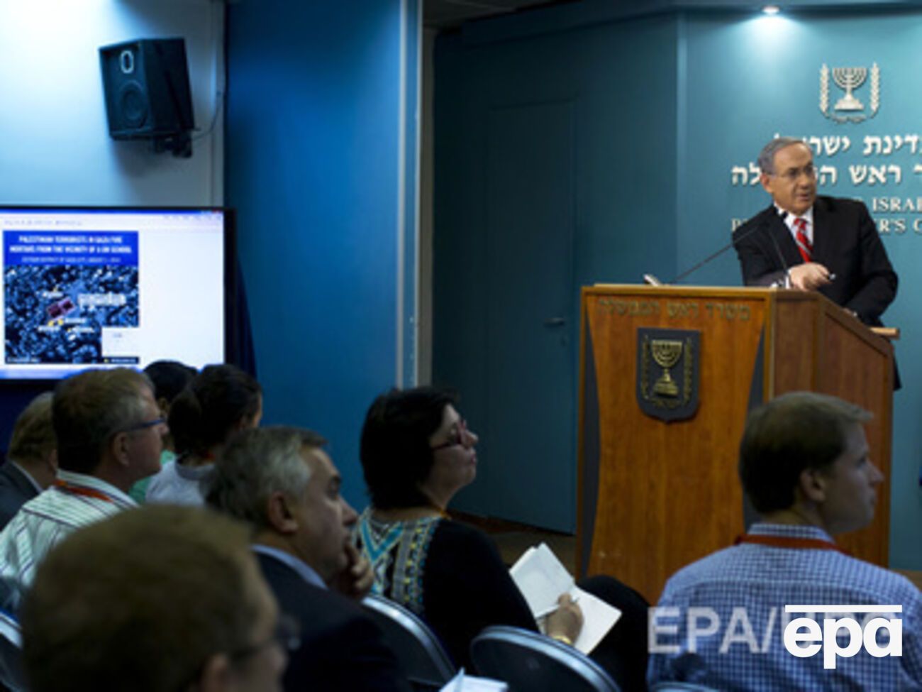 Биньямин Нетаньяху&nbsp;показывает снимки, доказывающие что ХАМАС прикрывается мирными людьми