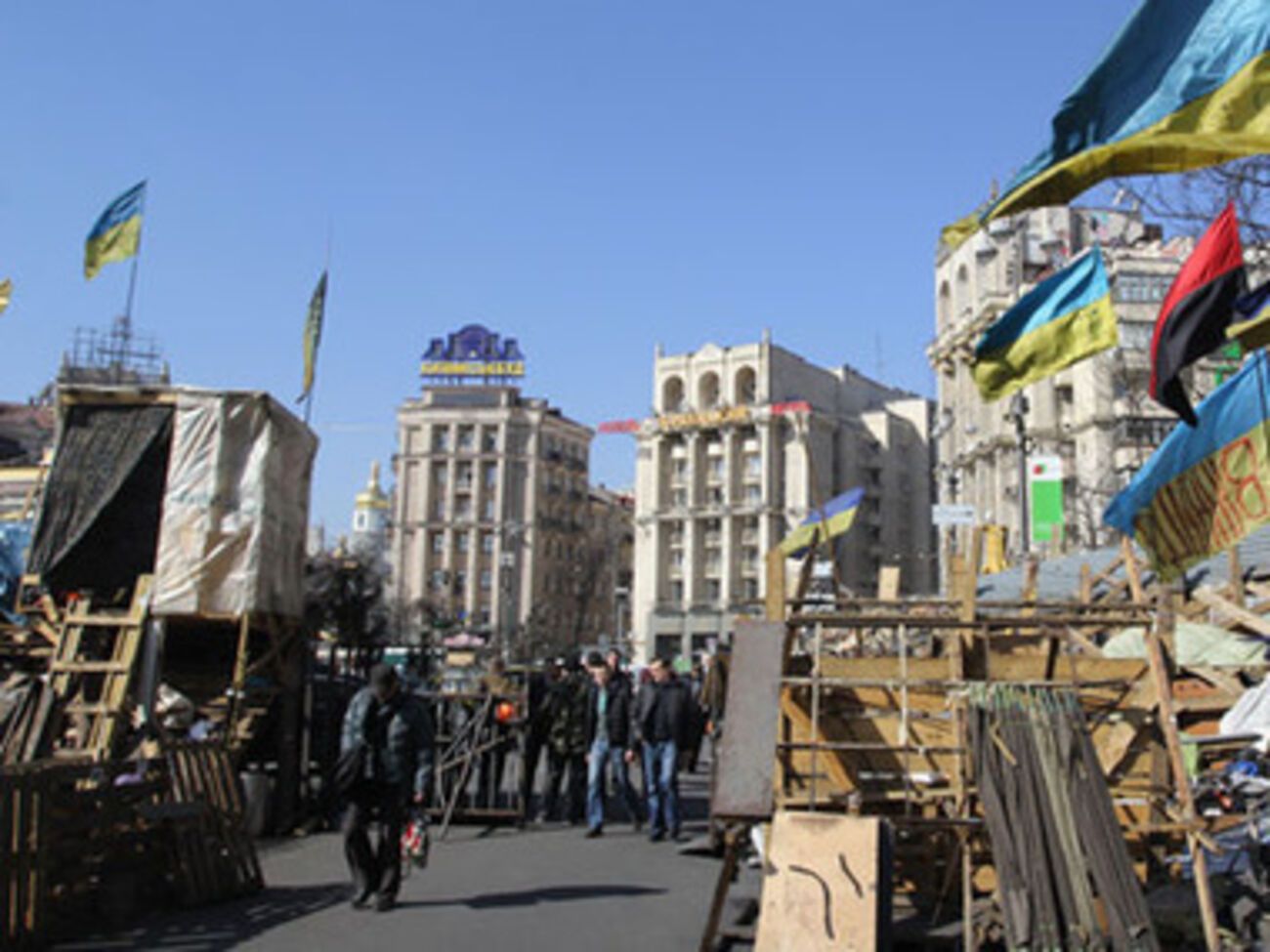 Киевляне требуют срочно&nbsp;убрать мусор, остатки шин и палатки<br /><br />