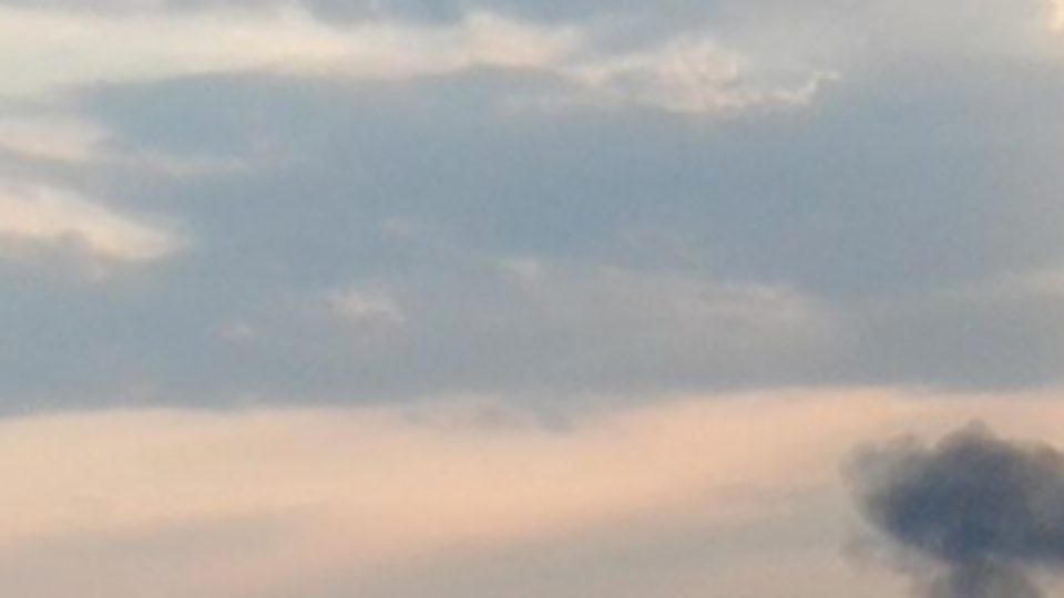 Пилот сбитого самолета успел катапультироваться