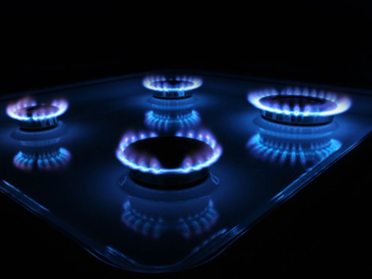 В результате взрыва пострадали четыре человека