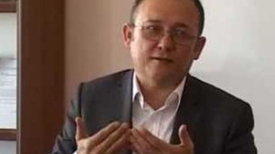 Исмет Юксель --- инициатор и руководитель многих гуманитарных проектов, в том числе детских и молодежных, реализуемых в Крыму при содействии крымскотатарской диаспоры Турции