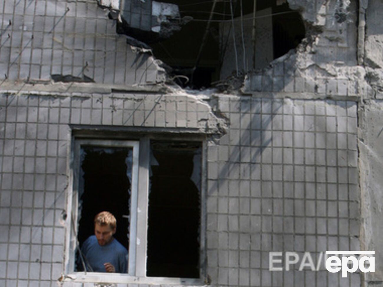 Снаряд попал в жилой дом