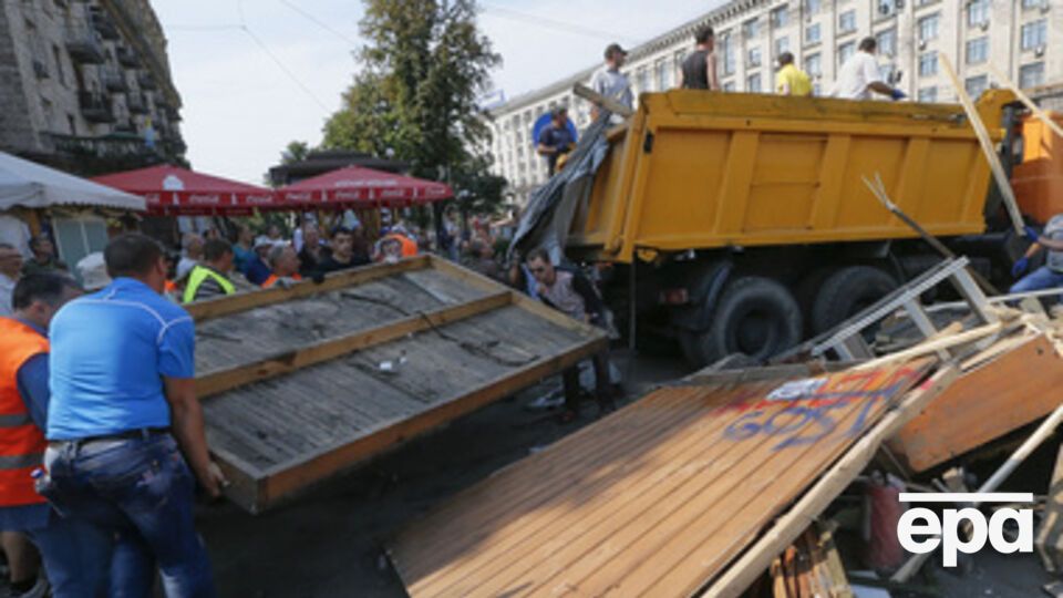 К уборке столицы присоединились сотни киевлян