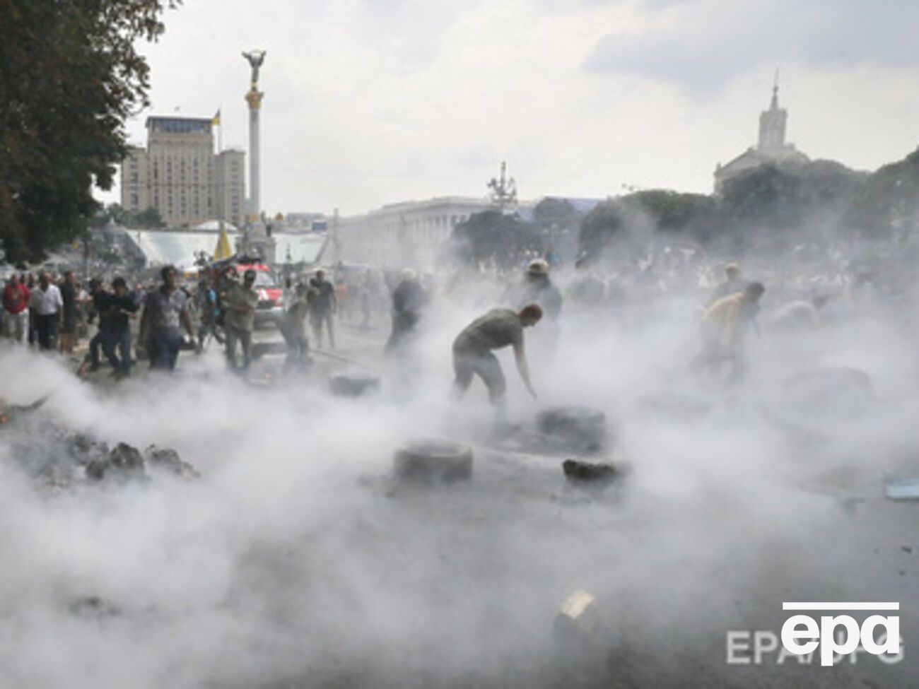 Сегодня центр Киева тушили и расчищали