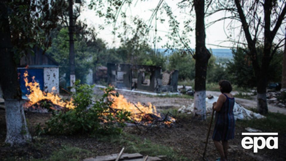 В результате обстрелов в городе возникают пожары