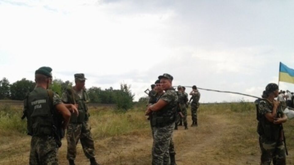 В распоряжении бойцов автоматы, пулеметы, гранатометы, квадрокоптеры, приборы ночного видения и тепловизоры