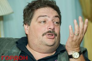 Быков: Но как-то жаль, что наше шапито, где правит плохо выкрашенный идол, настолько обесценивает то, в чем я когда-то высший смысл увидел