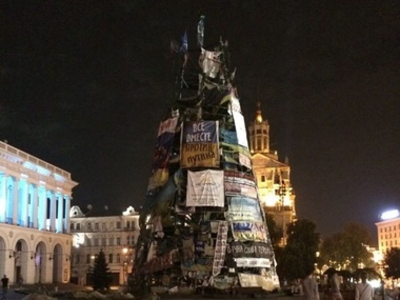 Знаменитая "йолка" на Майдане Незалежности