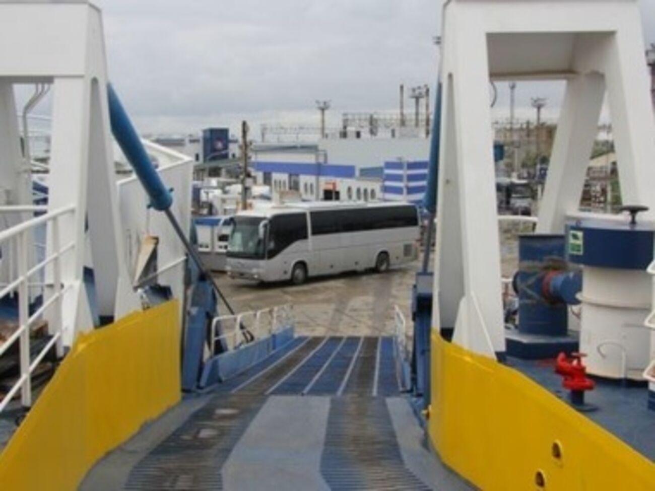 Рейсовые автобусы снова пустят через переправу