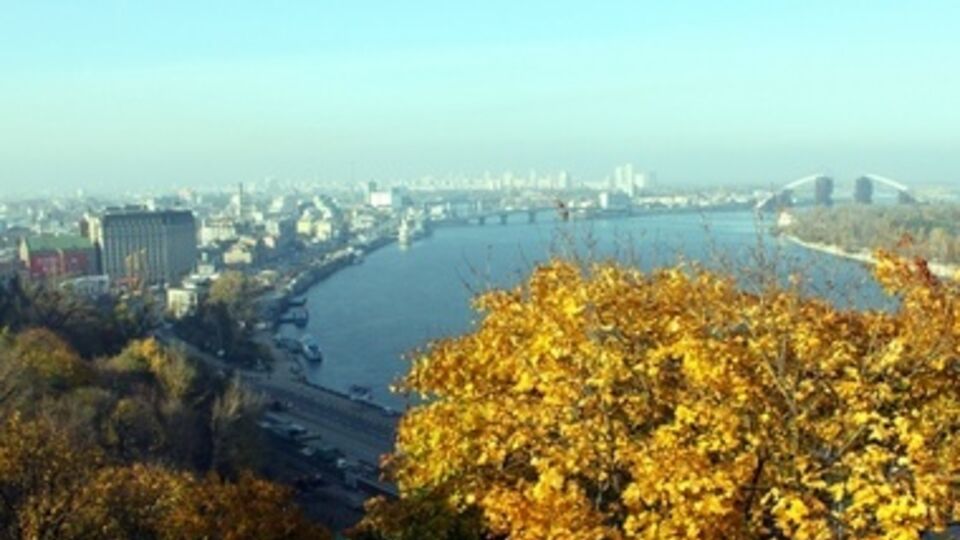 В Киеве --- тепло и ясно