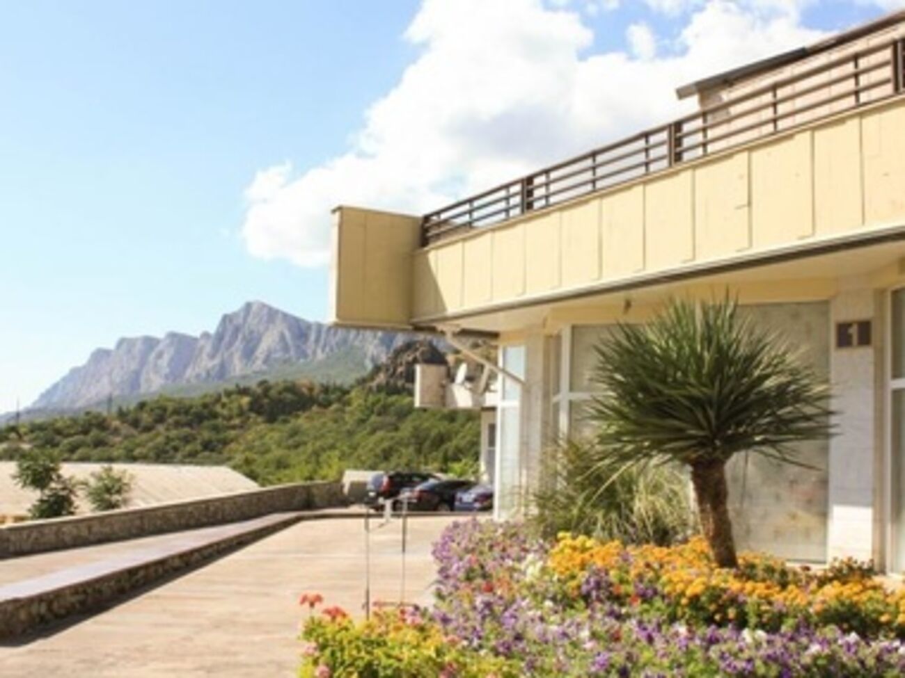 Отельный комплекс "Таврия", который хотят отобрать у Коломойского