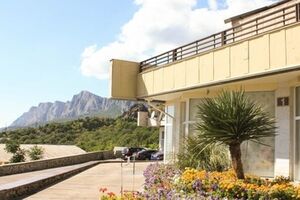 Отельный комплекс "Таврия", который хотят отобрать у Коломойского