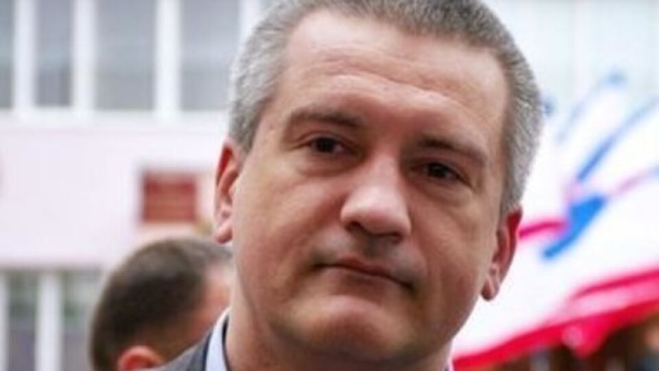 Аксенов считает диверсией отключение света в Крыму