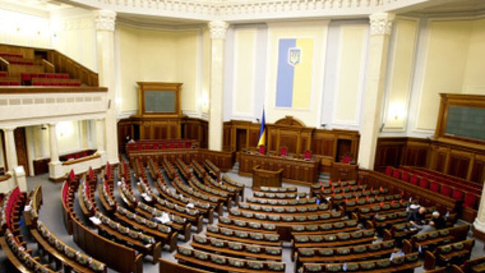 Главы парламентских фракций обсуждают повестку на завтрашний день