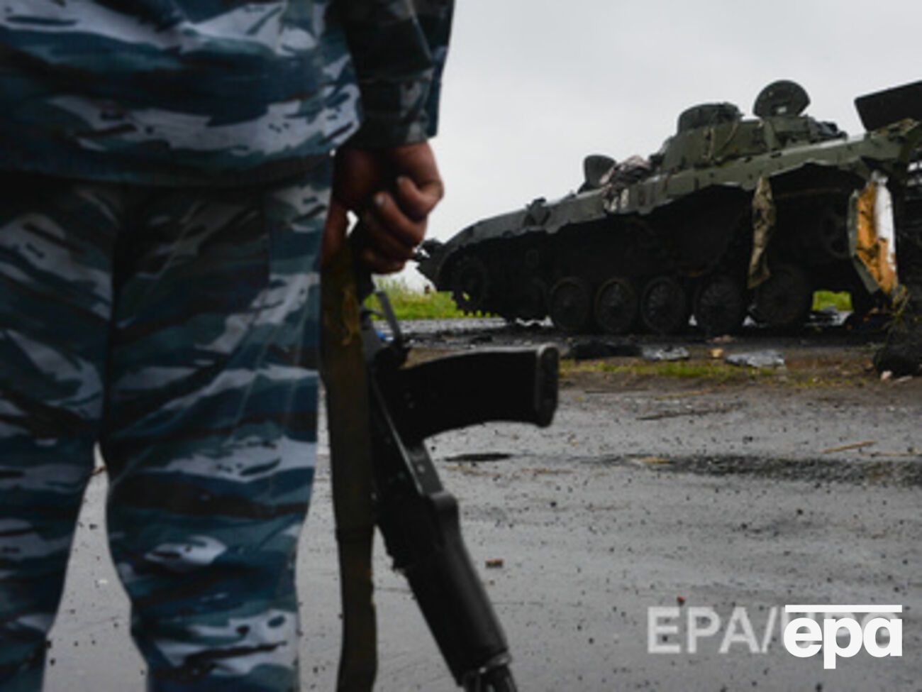 СНБО: Во время атаки на Луганский аэропорт силы АТО уничтожили семь российских танков