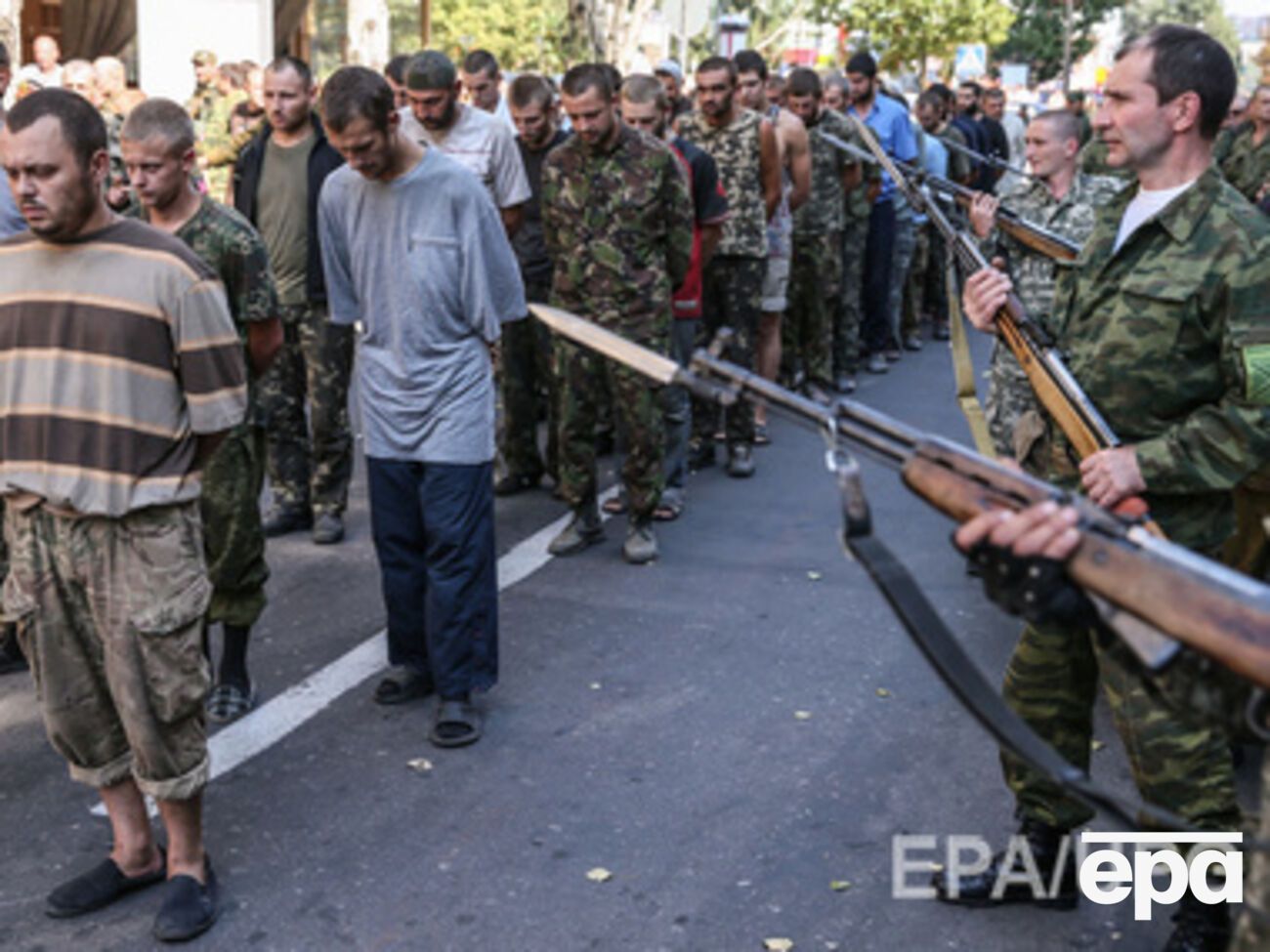 24 августа боевики устроили "парад пленных" в Донецке, в котором участвовали более 20 украинских силовиков