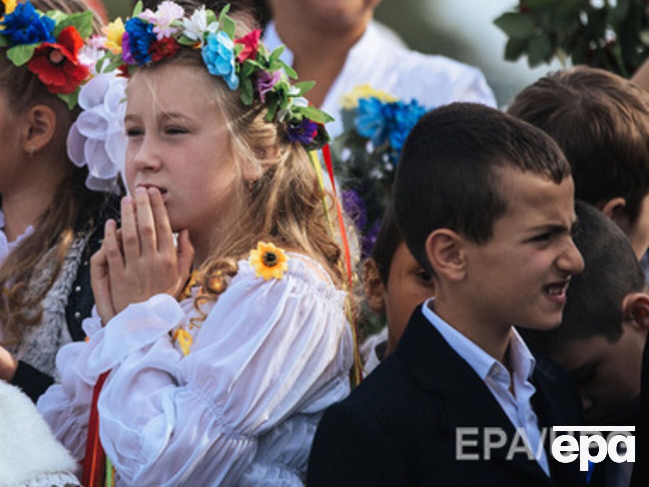 В аннексированном Крыму дети не побоялись встретить День знаний в вышиванках