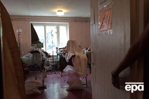 59-ый полевой госпиталь переехал в здание сельской школы, в классах теперь палаты и операционные