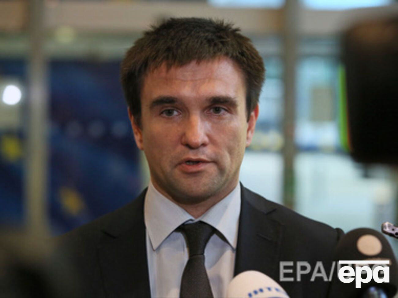 Климкин рассказал еврокомиссару о нарушениях прав человека в Крыму