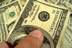 Межбанковский доллар удерживается выше 13 грн