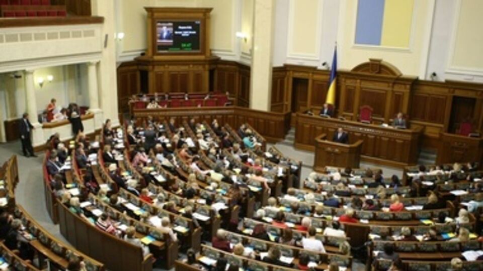 Закон о санкциях завтра вступит в силу