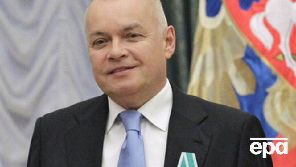 Ранее СБУ предложили запретить въезд 50 российским журналистам