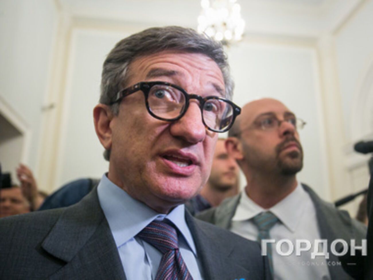 Сергей Тарута --- Мирные граждане, которые некогда работали в правоохранительных органах находятся в застенках и подвергаются пыткам