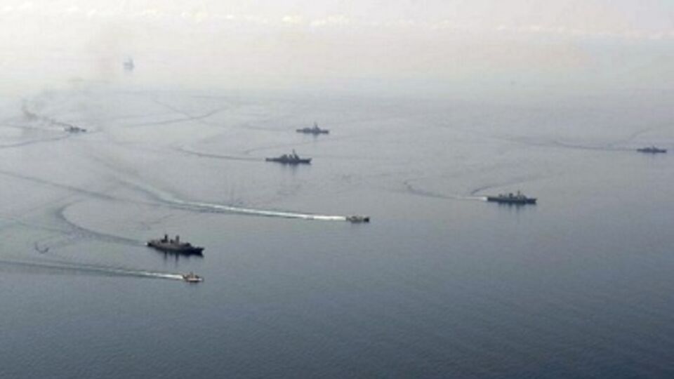 В маневрах приняли участие 12 кораблей и судов обеспечения, самолеты и вертолеты морской авиации