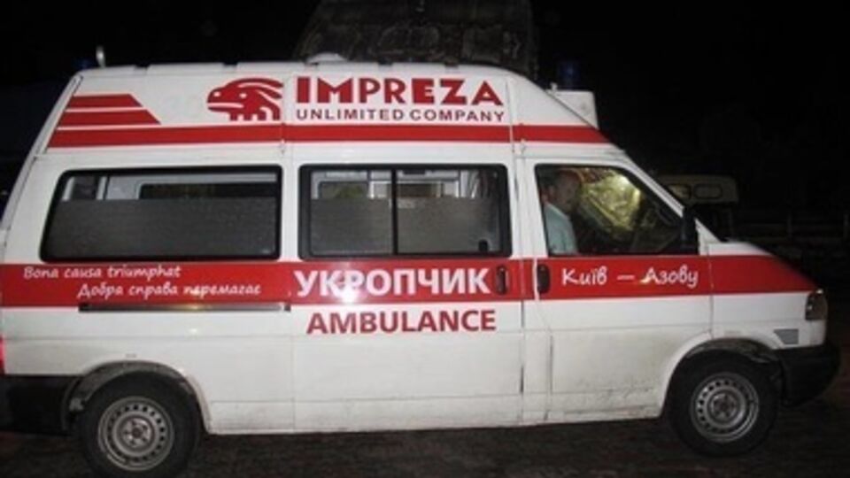 Вместе с реанимобилем "Азову" передали термобелье и продукты