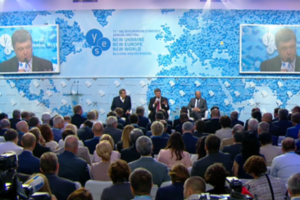 Выборы не могут проходить под дулом автоматов, заявил Порошенко