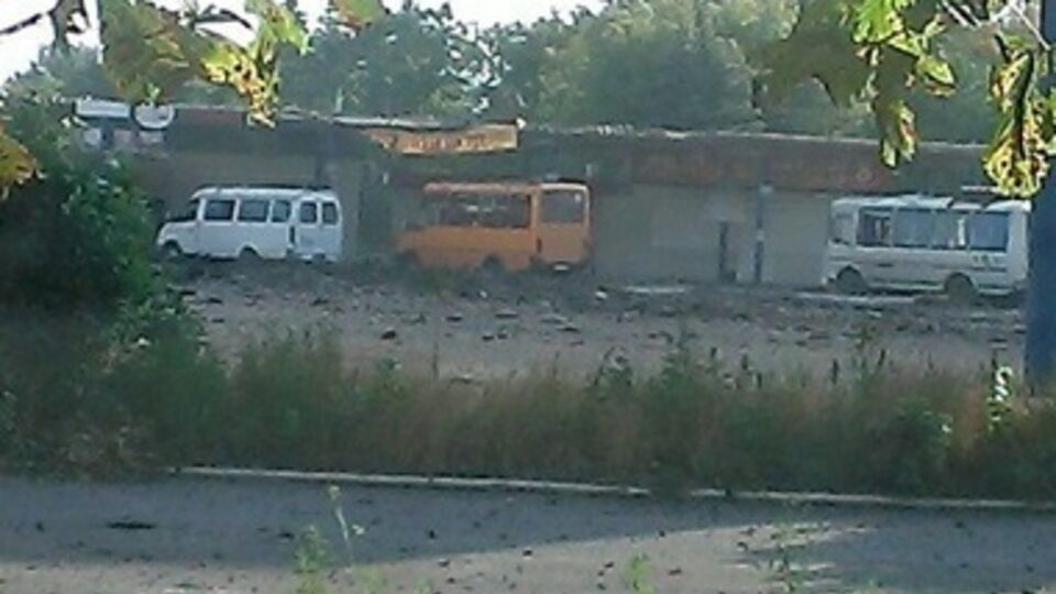 Из-за обстрела пострадали не менее семи человек