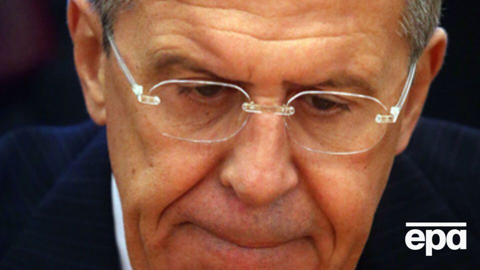 Лавров считает санкции несвоевременными