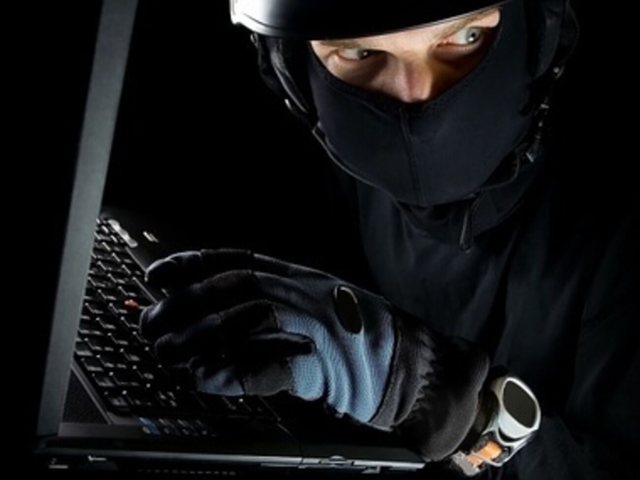 На почтовые ящики украинских граждан массово рассылались сообщения с вирусом