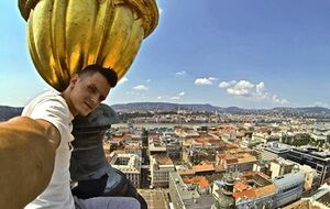 Будущий Владимир Владимирович Путин(Мустанг) на очередной высотке