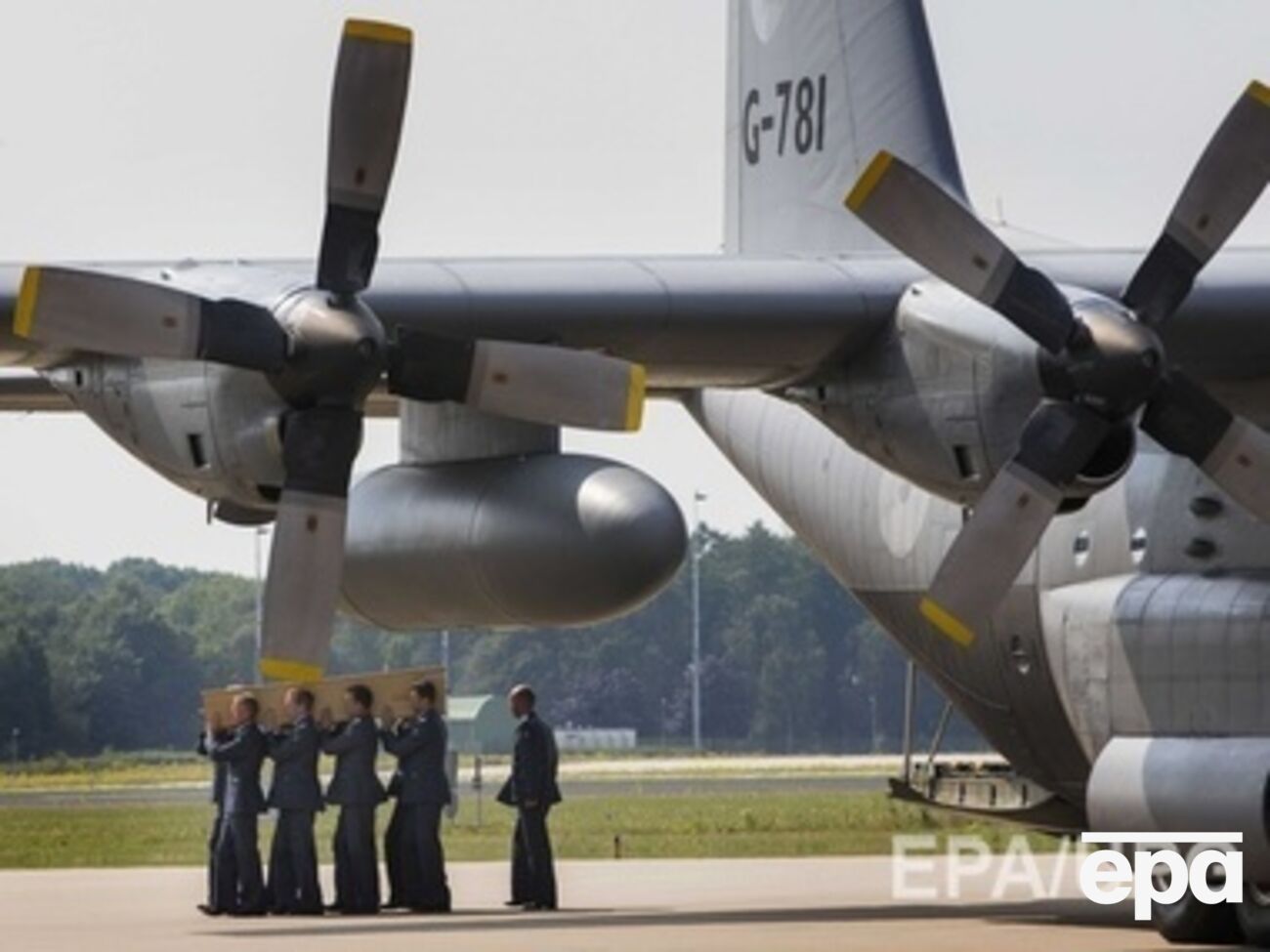 Опознаны останки 211 жертв крушения самолета