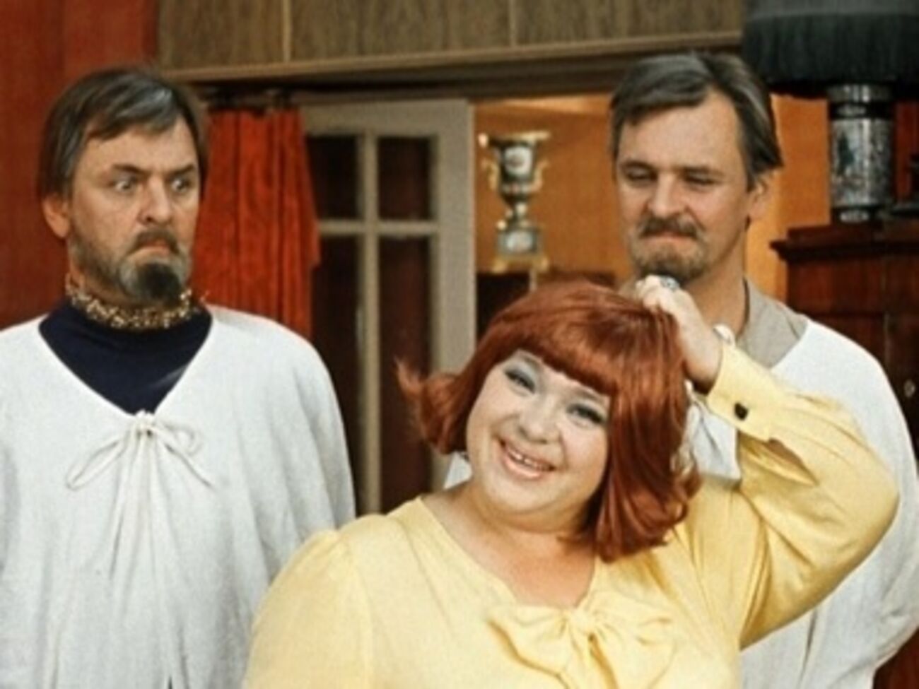 Наталья Крачковская в комедии "Иван Васильевич меняет профессию": И тебя вылечат, и меня вылечат