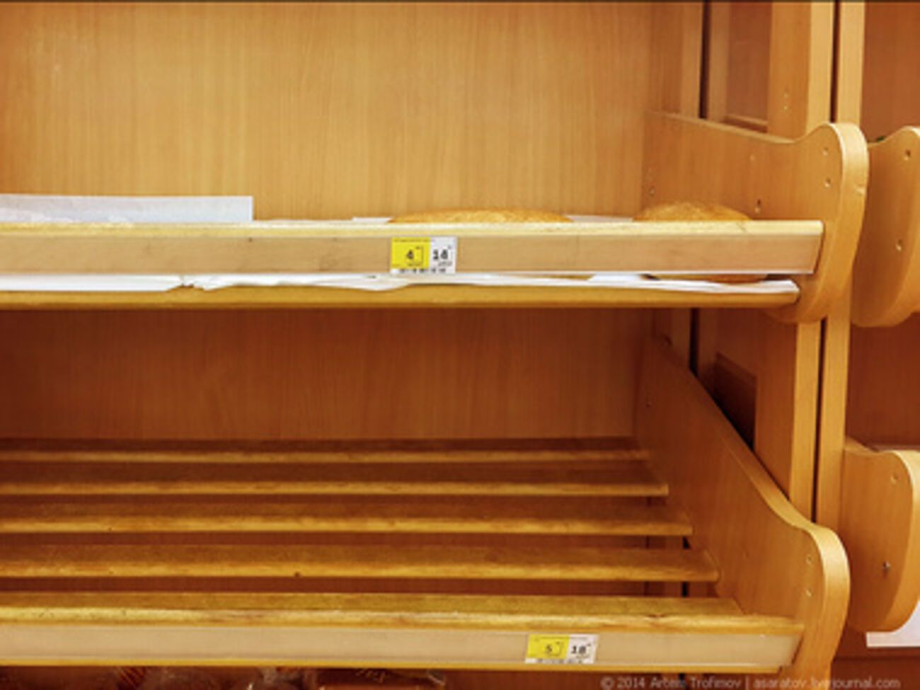 Продажа сети связана с трудностями с доставкой продуктов на полуостров