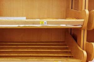 Продажа сети связана с трудностями с доставкой продуктов на полуостров