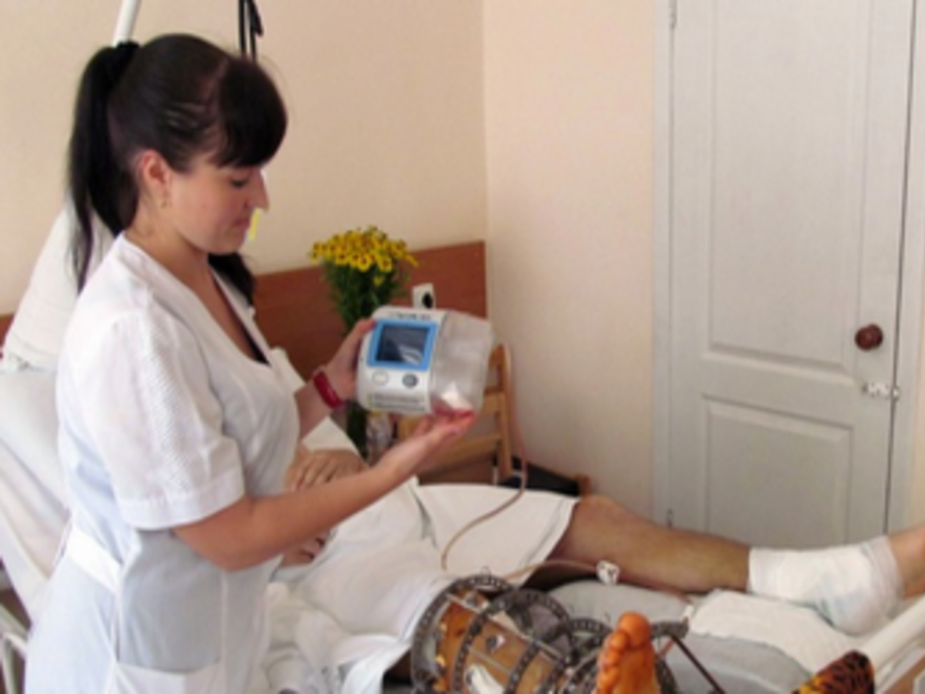 Врачам помогают волонтеры и студенты